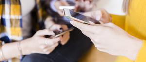 Klassenchat und Kitagruppe. Alles wird über Whatsapp organisiert – oder auch nicht?