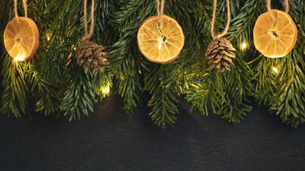 Natürlicher Baum, natürlicher Schmuck. So soll es sein.