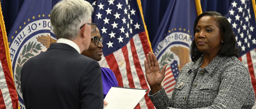 Vereidigung. Lisa D. Cook wurde im Mai Mitglied des Gouverneursrats des US-amerikanischen Federal Reserve System. Nominiert worden war sie von US-Präsident Joe Biden.