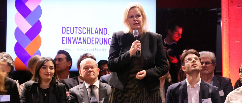Bundesinnenministerin Nancy Faeser bei der Autaktveranstaltungsreihe Einwanderungsland Deutschland am 28.11.2022 in Berlin, Kreuzberg, Festsaal Kreuzberg.