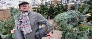 Landschaftsgärtner Andreas Frædrich bietet in seinem „Weihnachtsurwald“ an der Potsdamer Biosphäre nachhaltige Weihnachtsbäume im Topf und zur Miete an.