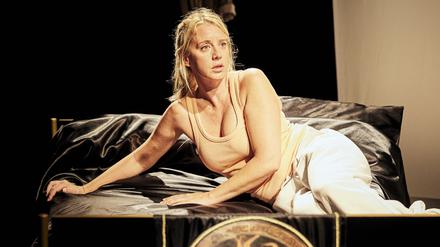 Ludovine Sagnier spielt das Opfer, das sich nur langsam befreit.  