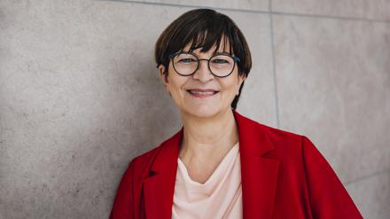 SPD-Chefin Saskia Esken gilt als eine Kandidatin für den Posten der Bundesinnenministerin, falls Nancy Faeser als Spitzenkandidatin im Landtagswahlkampf in Hessen antritt.