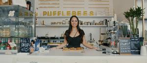 Die 25-jährige My Nguyen hat vor einem Jahr das Café Puffle Bees in Berlin-Mitte eröffnet.