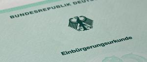 Einbürgerungen sind momentan in Deutschland erst nach acht Jahren möglich.