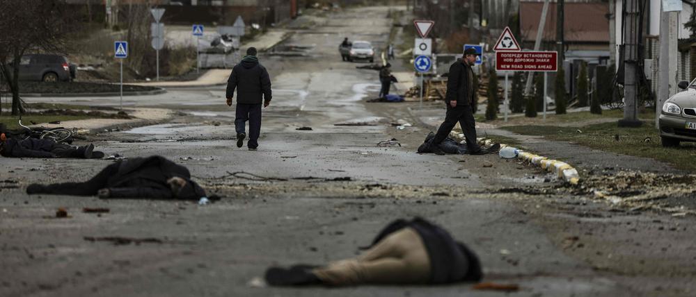 Im Kiewer Vorort Butscha wurde ein Massaker angerichtet, für das mutmaßlich russische Streitkräfte verantwortlich sind.