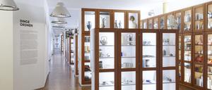 Das Museum der Dinge ist seit 2007 in der Oranienstraße 25 beheimatet. Die Sammlung umfasst 15.000 Museumsobjekte, mehr als 45.000 Dokumente und eine umfangreiche Bibliothek.