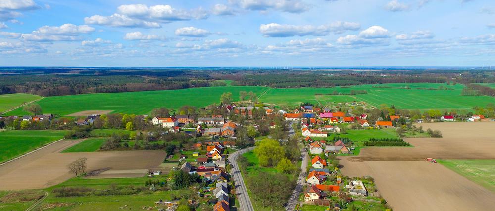 Ein Luftbild des kleinen Orts Sieversdorf in Brandenburg (Symbolbild).