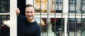 Verloren und doch gewonnen: Tim Raue vor seinem Kreuzberger Restaurant
