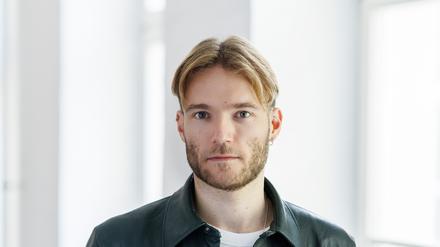 Kurator Léon Kruijswijk zog 2018 nach Berlin.