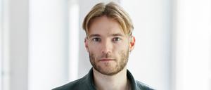 Kurator Léon Kruijswijk zog 2018 nach Berlin.