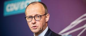 Friedrich Merz nimmt an einem Pressestatement teil.
