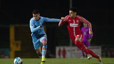 Viktoria 89 und Lichtenberg 47 (hier links Shalva Ogbaidze im Duell mit dem 47er Hussein Chor) sind beide am Freitag im Einsatz.