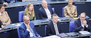 Empörte Union: Die Fraktionsführung mit Friedrich Merz, Thorsten Frei und Alexander Dobrindt (erste Reihe).