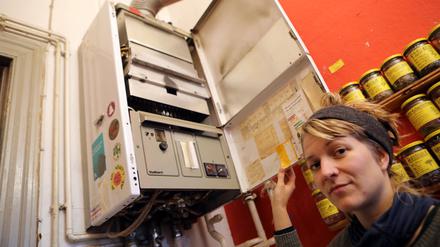 Aufgrund einer defekten Gastherme gibt es für Sophie Strauch und ihre Wohngemeinschaft seit Wochen weder Heizung noch Warmwasser.