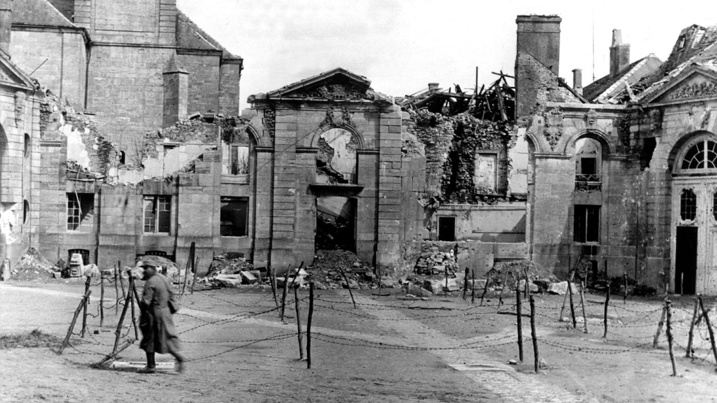 Kolumne-Proustbetrieb-Kampfbomber-ber-Paris-und-neue-Formen-des-Sch-nen