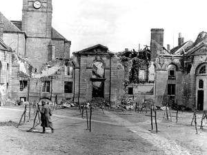Die Ruinen von Verdun im Jahr 1916. Die Schlacht gilt als eine der verheerendsten Schlachten im Weltkrieg 1914-1918. 