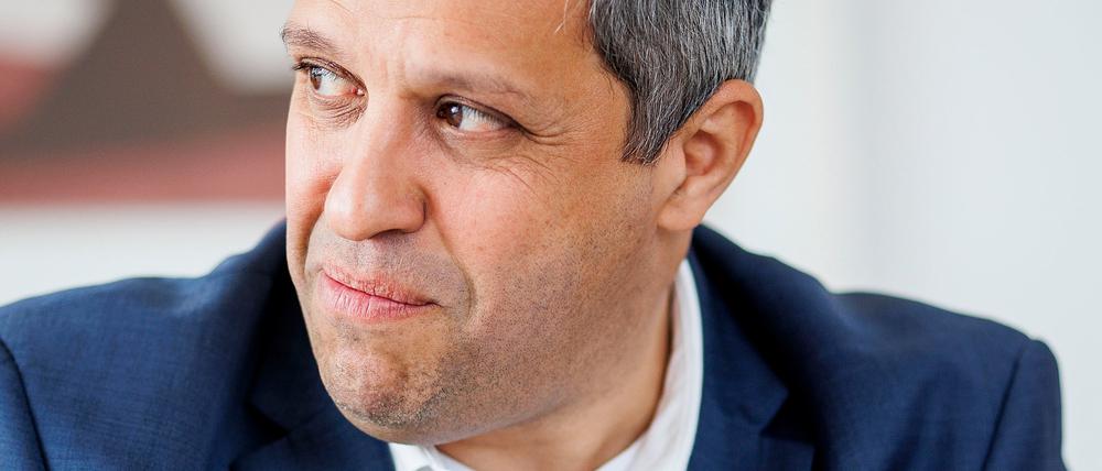 Raed Saleh, Landesvorsitzender der SPD Berlin und Vorsitzender der SPD-Fraktion im Berliner Abgeordnetenhaus, bei einem Interview mit Redakteuren der Deutschen Presse-Agentur (DPA) im Kurt-Schumacher-Haus.