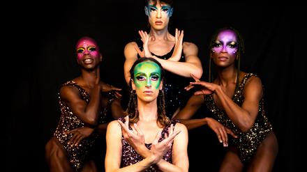 Die Performer*innen von Tomi Paasonens Stück.