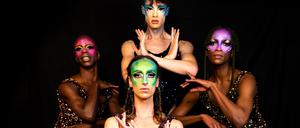 Die Performer*innen von Tomi Paasonens Stück.