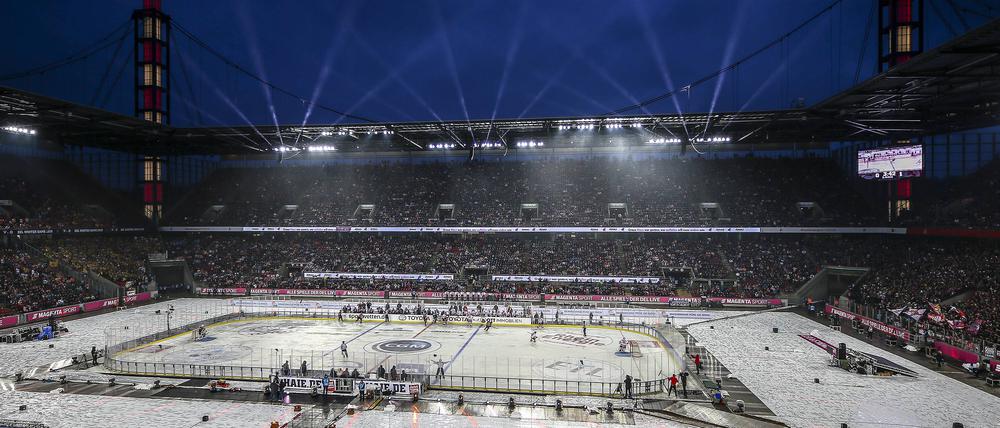 So wird es wieder aussehen. Vor drei Jahren spielten die Haie erstmals im Fußballstadion.
