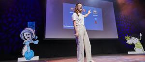 Lisa Budzinksi in diesem Jahr bei der Science Slam Tour Care&Share.