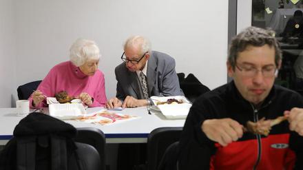 Der Lions-Club Potsdam-Sanssouci und das DRK luden Bedürftige zum Weihnachtsessen ein.