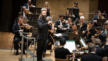 Kirill Petrenko dirigiert die Berliner Philharmoniker.
