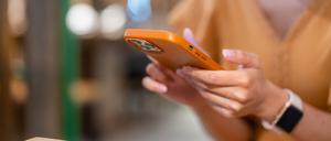 Mit der Luca-App kann man im Restaurant mittels Smartphone zahlen. Das soll Kartenleser ersetzen.