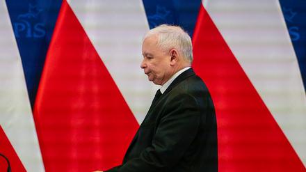 Jaroslaw Kaczynski, PiS-Vorsitzender, bei einem Treffen mit Anwohnern.