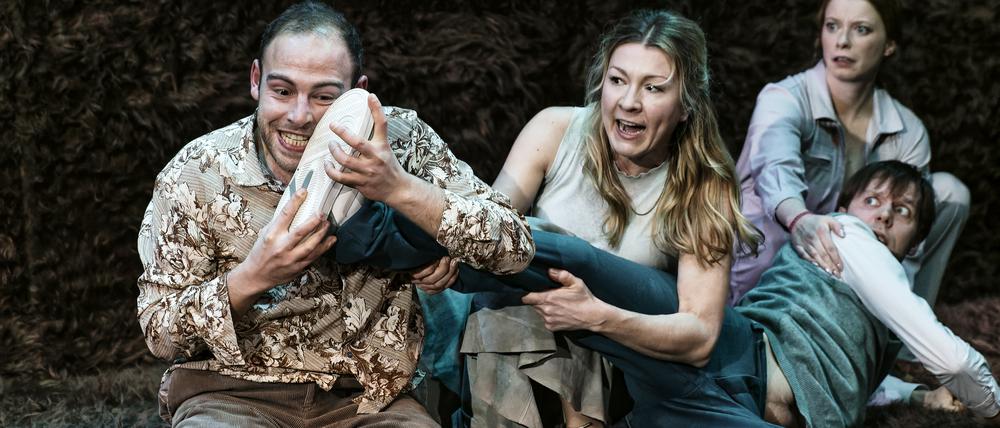 Der Wahnsinn bricht aus: „Nachtland“ an der Schaubühne am Lehniner Platz