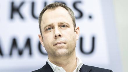 Mario Czaja, Generalsekretär der CDU, wirft der rot-grün-roten Landesregierung Versäumnisse bei Ausstattung von Rettungskräften vor.