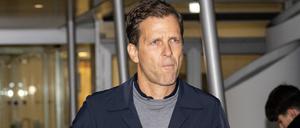 Abflug. Oliver Bierhoff vor der Rückreise aus Katar. 