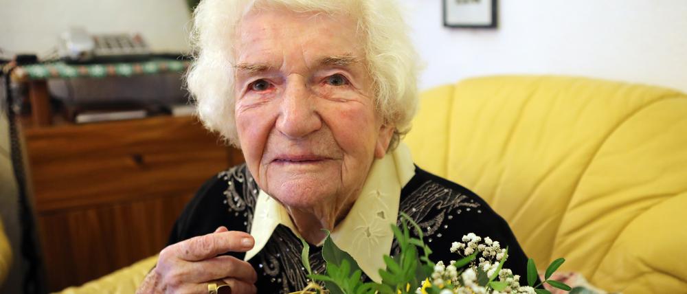 Charlotte Lux bei der Feier ihres 106. Geburtstags.