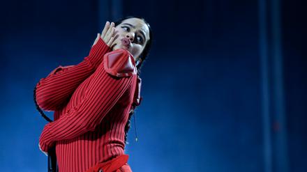 Spanische Sängerin Rosalia setzt ihre Tournee «Motomami World Tour» im Schlosspark Marenostrum in Fuengirola, Malaga, fort. +++ dpa-Bildfunk +++