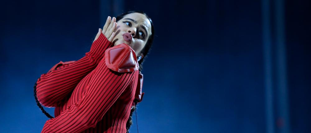 Spanische Sängerin Rosalia setzt ihre Tournee «Motomami World Tour» im Schlosspark Marenostrum in Fuengirola, Malaga, fort. +++ dpa-Bildfunk +++