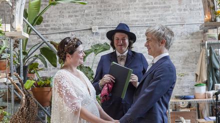 Endlich ja. Emily Pritchett Bidwell und Matthew Rorison Caws bei der Trauung 2016.