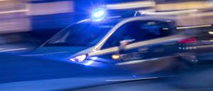 Die Polizei sucht nach einem Überfall in Teltow nach den Tätern.