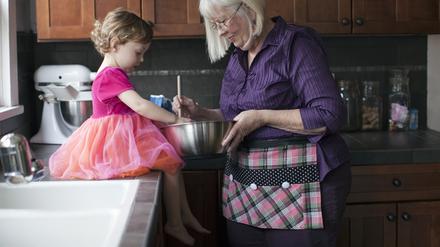 Auch Rentnerinnen können als Betreuerinnen arbeiten.