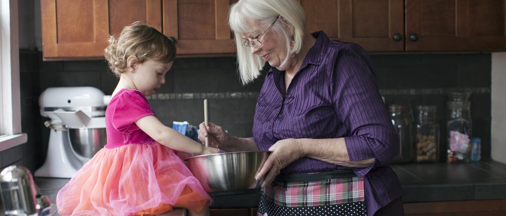 Auch Rentnerinnen können als Betreuerinnen arbeiten.