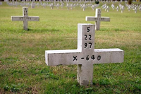 Was übrig bleibt. Auf dem Gefängnisfriedhof im texanischen Huntsville werden die Häftlinge begraben, die dort hingerichtet worden sind. Es sei denn, ihre Angehörigen haben die Leichen abgeholt. In Huntsville werden lediglich der Todestag und die Häftlingsnummer auf den Kreuzen festgehalten.