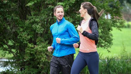 Es gibt viele attraktive Laufstrecken im Südwesten: Wenn man sich beim Joggen noch ohne Probleme unterhalten kann, passt das Lauftempo.