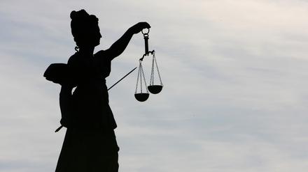 Die Göttin Justitia ist das Symbol für Gerechtigkeit und Justiz. 