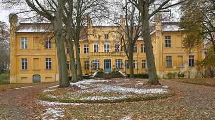 Blick auf das winterliche Schloss Wartin.