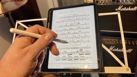 Die App Enote ermöglicht es Musikern, Noten auf einem Tablet anzuzeigen und zu editieren. Große Blättersammlungen sollen überflüssig werden.