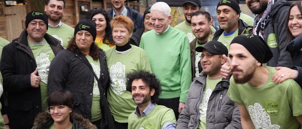 Die „Demokratielotsen“ beim Mitzwah Day 2019 mit der Vizepräsidentin des Deutschen Bundestages, Petra Pau, und dem Präsidenten des Zentralrats der Juden, Josef Schuster.