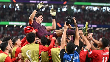 Nur Fliegen ist schöner. Marokkos Torhüter Bono war der Held des Abends.