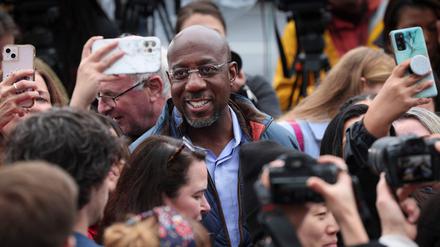 Raphael Warnock gewinnt die Stichwahl im US-Bundesstaat Georgia.
