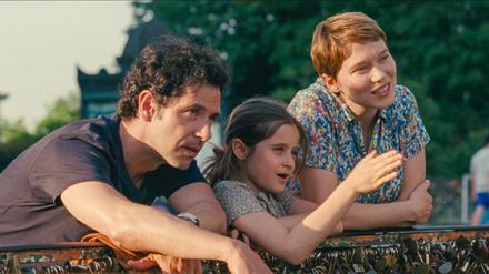 Moment des Einklangs: (Melvil Poupaud), Linn (Camille Leban Martins) und Sandra (Léa Seydoux).