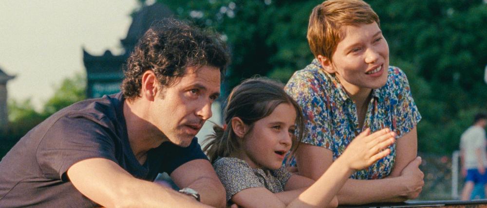 Moment des Einklangs: (Melvil Poupaud), Linn (Camille Leban Martins) und Sandra (Léa Seydoux).